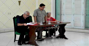 Constitución de la Catedra de Estudios del Arte Rupestre Cubano. De izq. a der. MSc Divaldo Gutiérrez Calvache, Dr. Daniel Torres Etayo y Dra. Hortensia Peramo Cabrera.